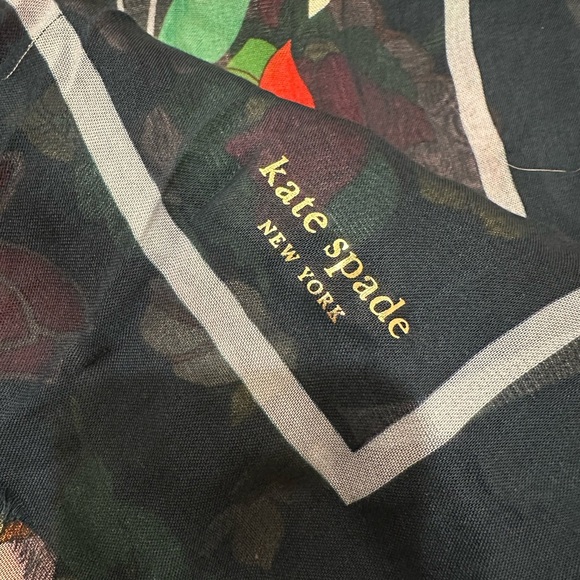 Kate Spade Floral Garden Oblong Scarf NWT - Picture 3 of 3